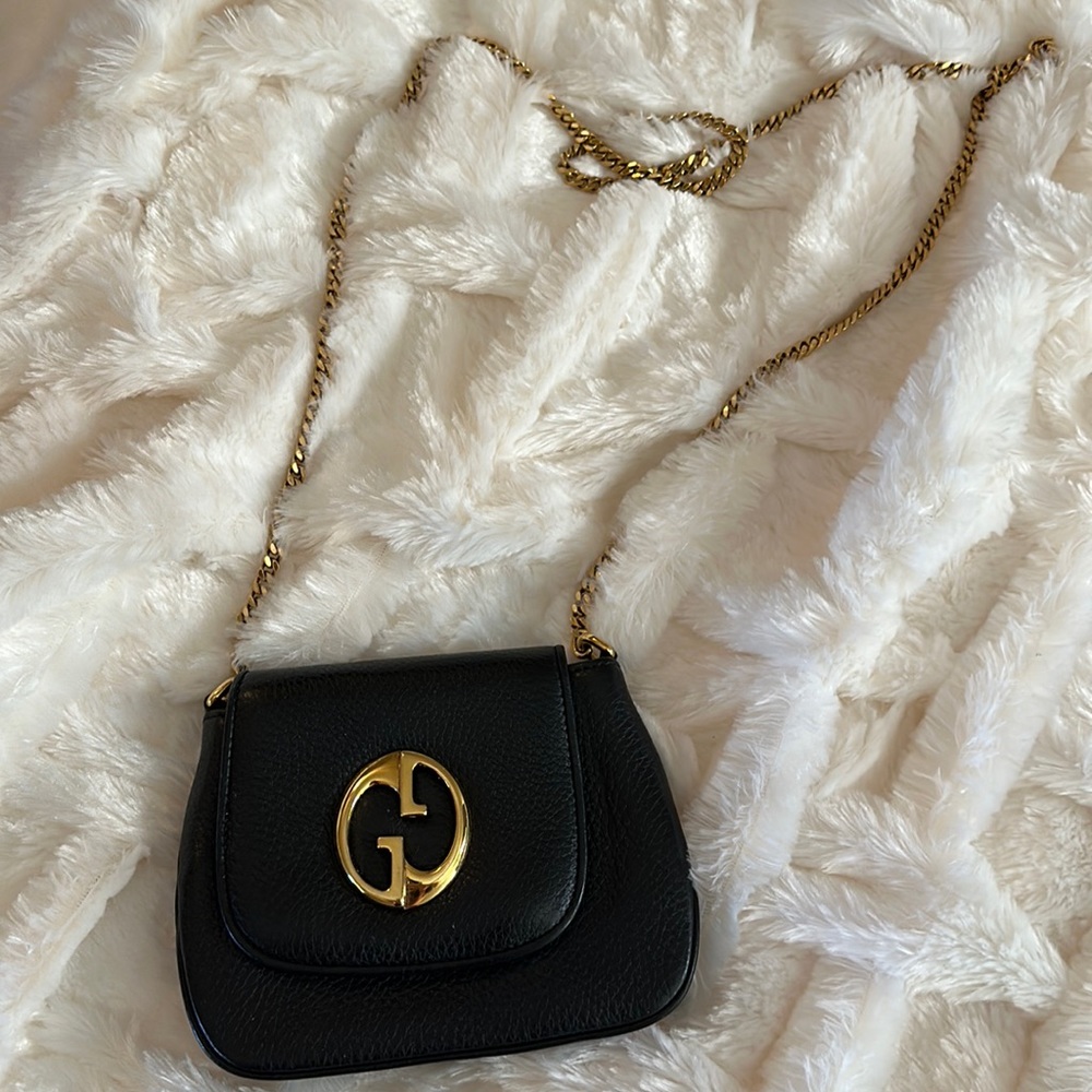 Gucci crossbody bag with gold chain strap
